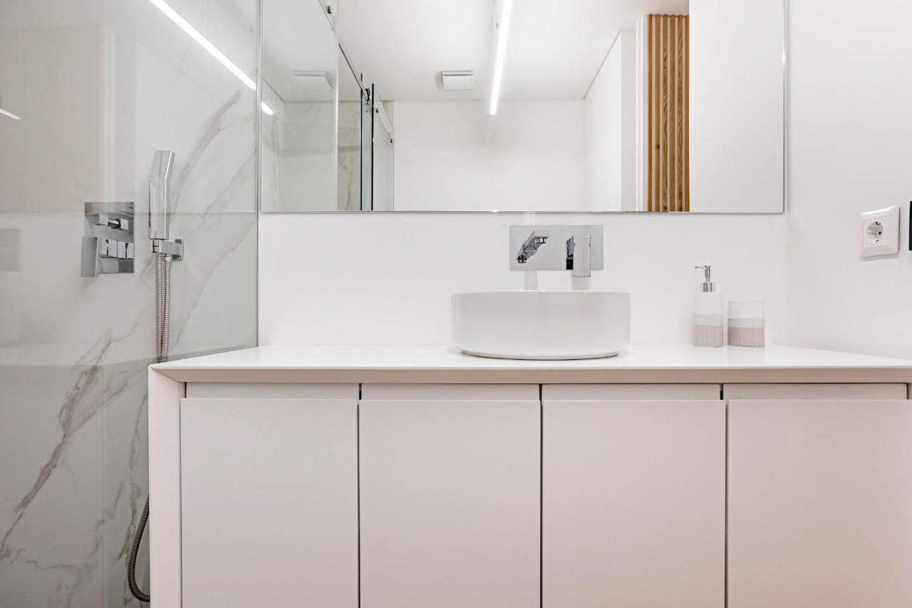 Studio Duplex W Ac Near River Front By Lovelystay 포르투 외부 사진